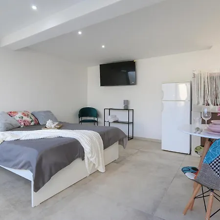 Awesome Apartment In Galizana With Wifi Galižana