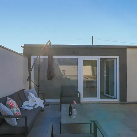 Awesome Apartment In Galizana With Wifi * Galižana