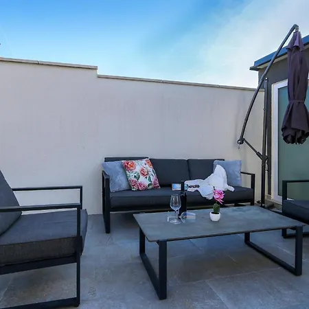 Lägenhet Stunning In With Swimming Pool *