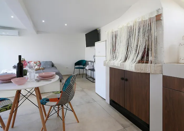Stunning In With Swimming Pool Apartamento