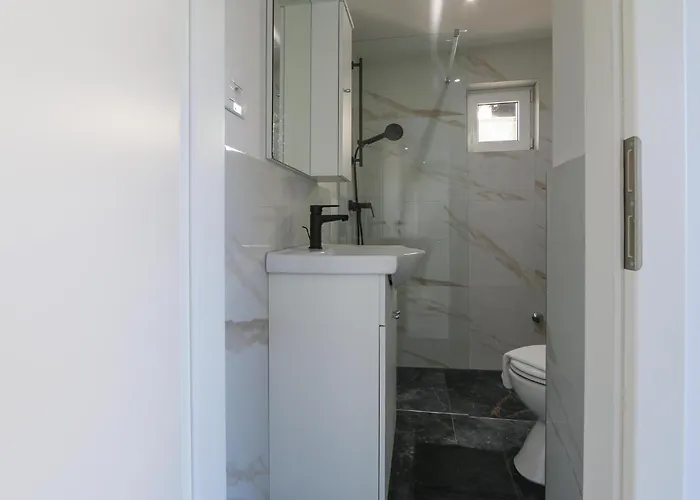 Stunning In With Swimming Pool *